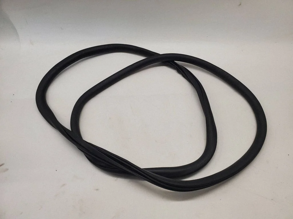 Rear door rubber seal (on body) – right