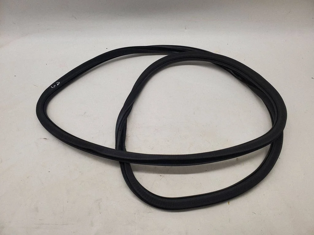 Rear door rubber seal (on body) – right