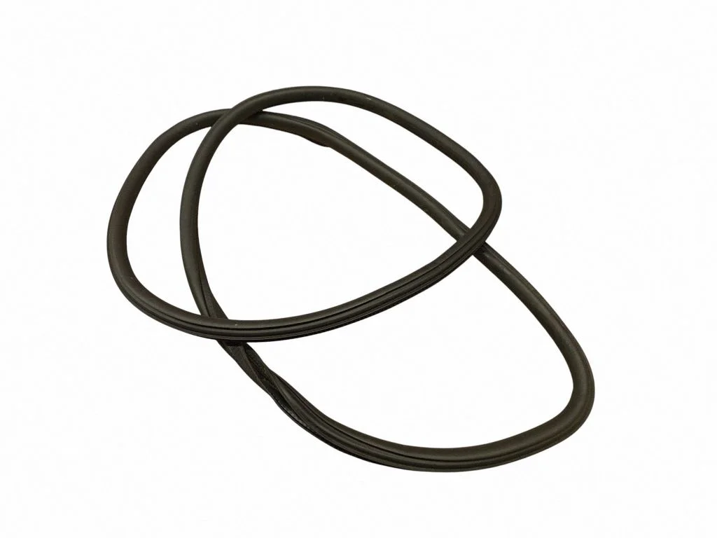 Aizmugurējā blīvgumija (uz virsbūves) – kreisā