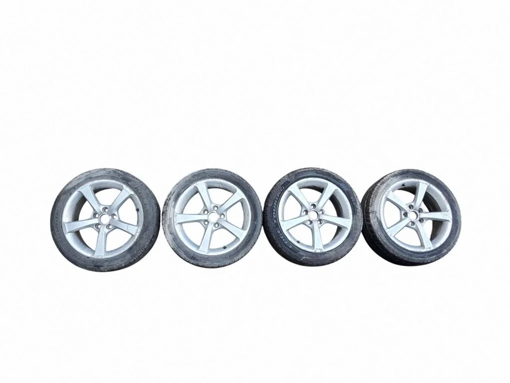 R17 vieglmetāla disks (-i) 8V0601025S