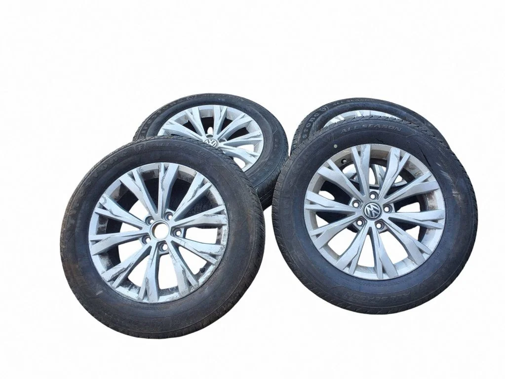 R17 vieglmetāla disks (-i) 5NN601025