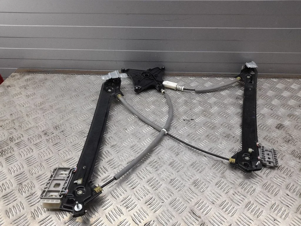 Podnośnik szyby przedniej bez silniczka – Ford Mustang VI (2015-)