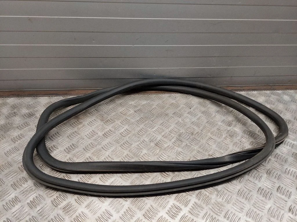 Sliding door rubber seal – rear left