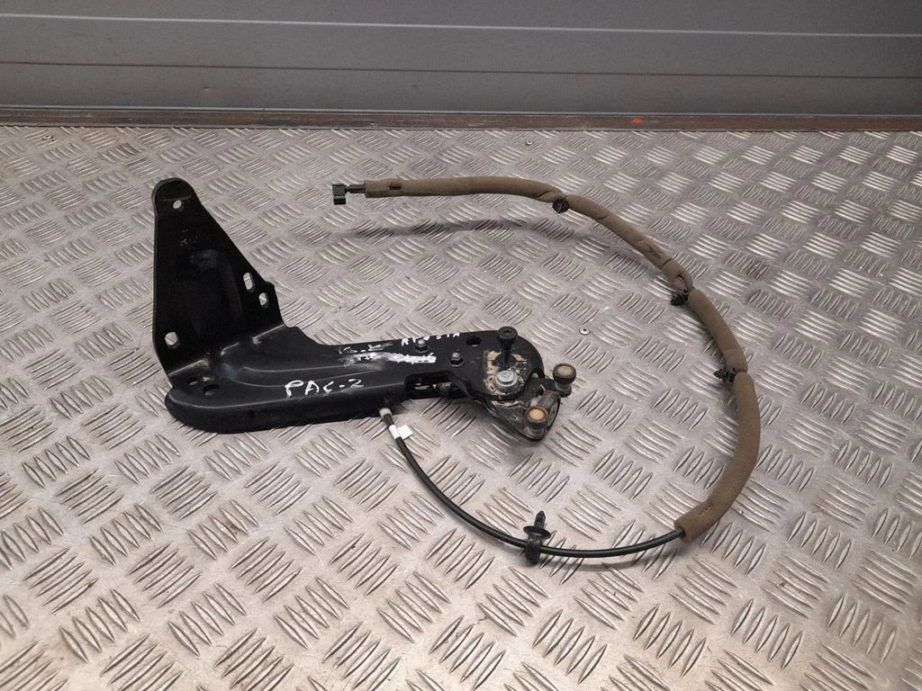 Sliding door lock – rear left