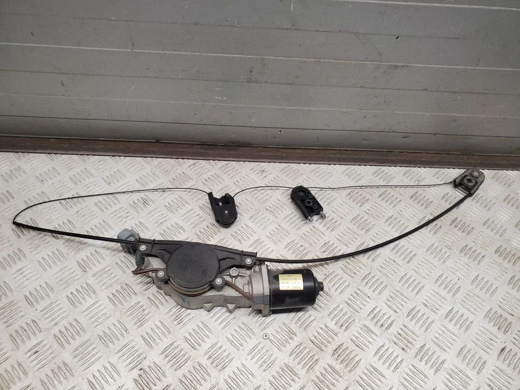 Liugukse automaatse avamise mootorisõlm PN5926737AA