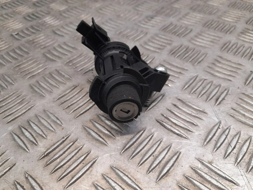 Loading door lock – Mercedes-Benz CLS-Class C218 X218 (2011-2017)