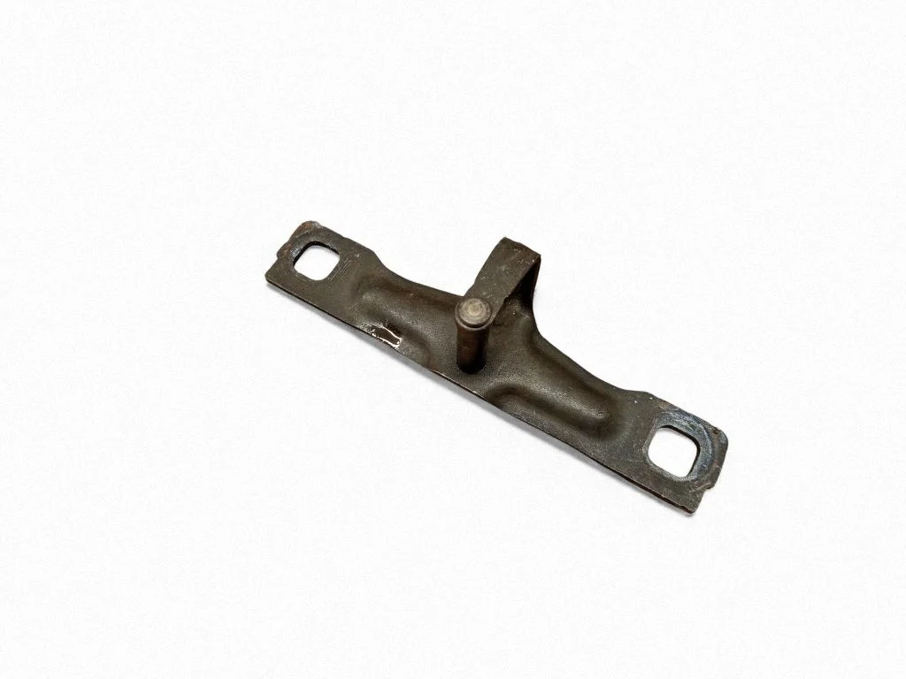 Loading door lock loop/hook striker 8V0827507H
