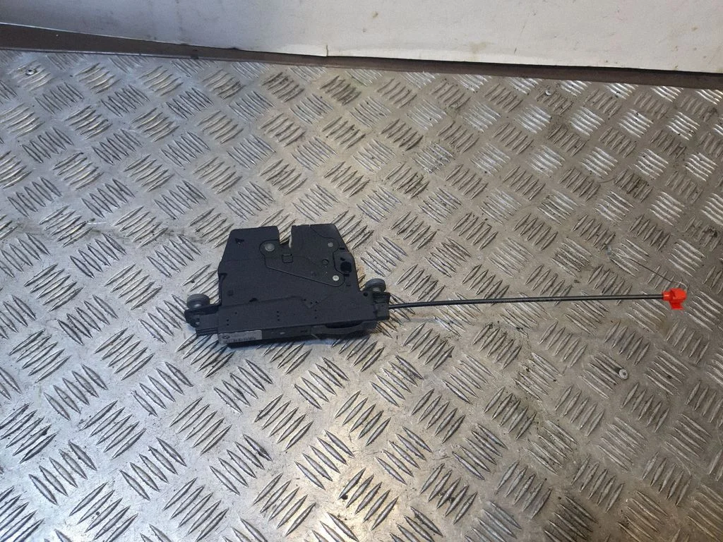Loading door lock 5124719121204