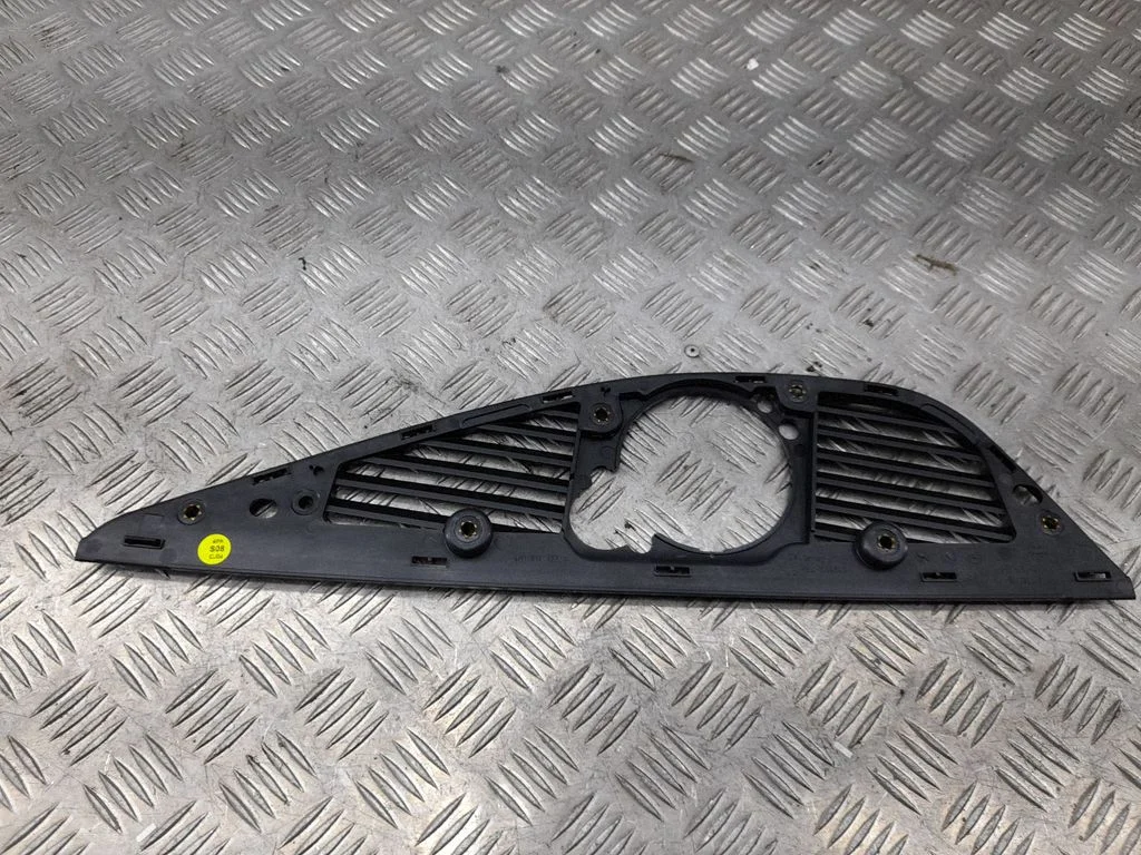 Armatuurlaua keskkõlari raam – Audi A8 S8 D4 4H (2010-2016)