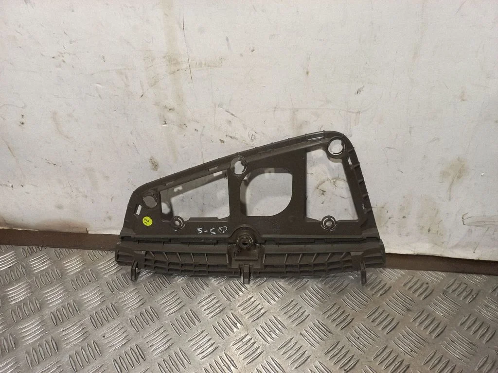 Centrālā skaļruņa rāmītis 8R1819635A