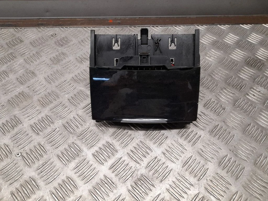 Pelnutrauks panelī A2186800850