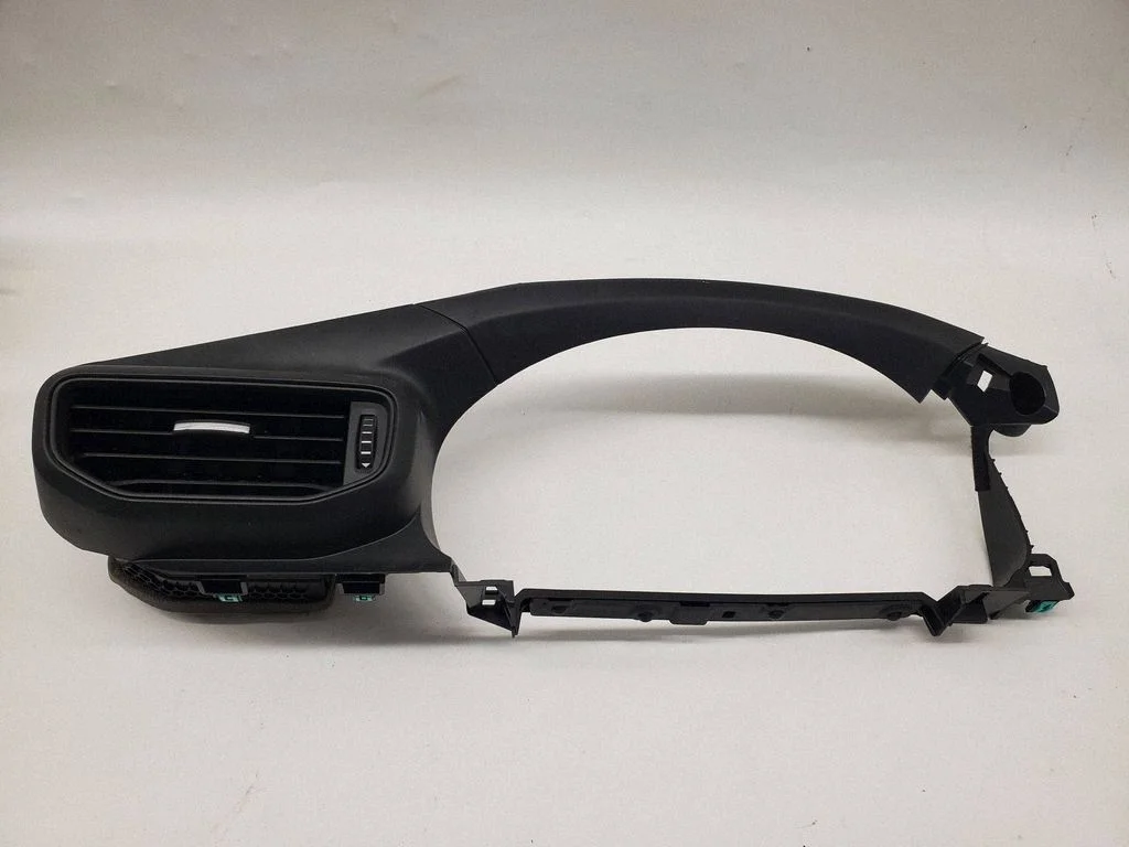 Instrumentu paneļa apdare LB5BS044D70AF