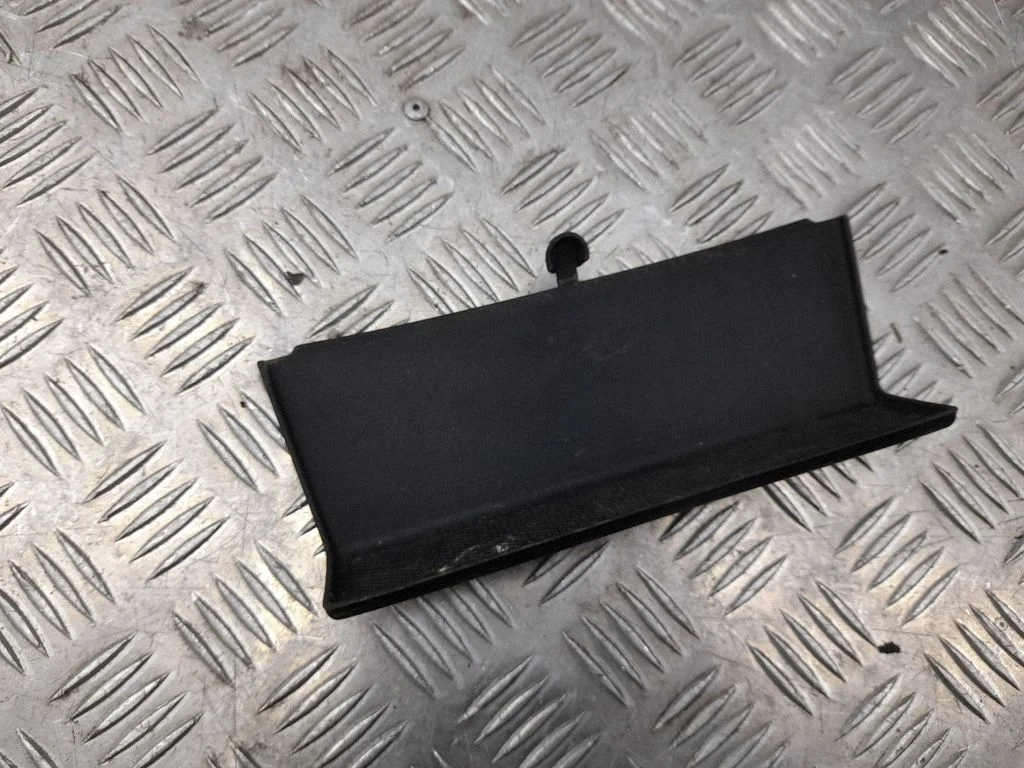 Paneļa nodalījuma/plauktiņa paliktnis A1666830294