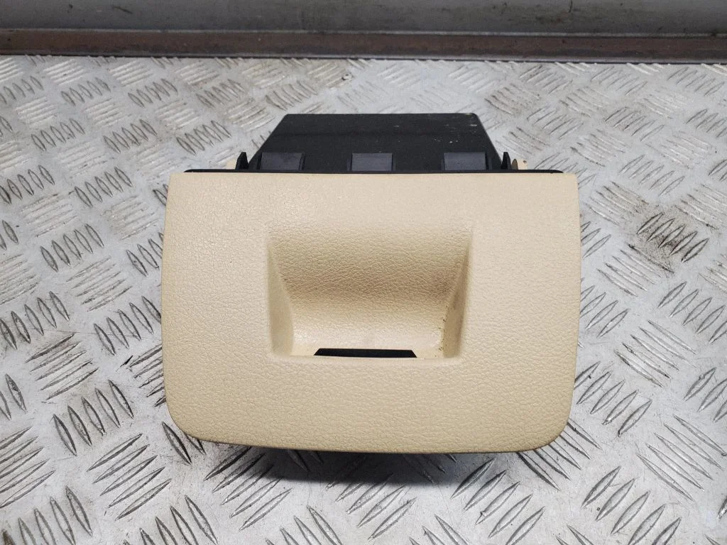 Dashboard storage box/compartment 9218529