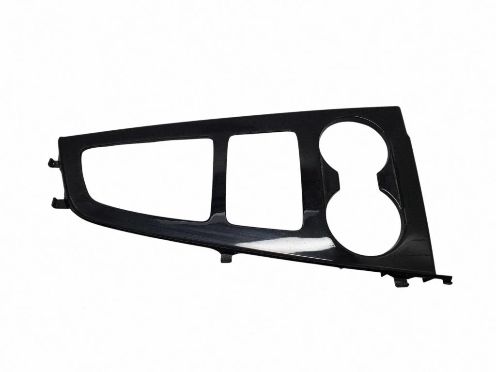 Ramka dźwigni zmiany biegów (plastikowa) 8W1864241F
