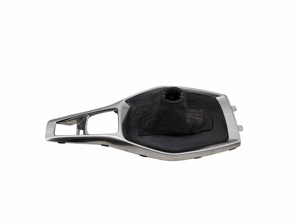Gear shifter surround trim plastic 84092975