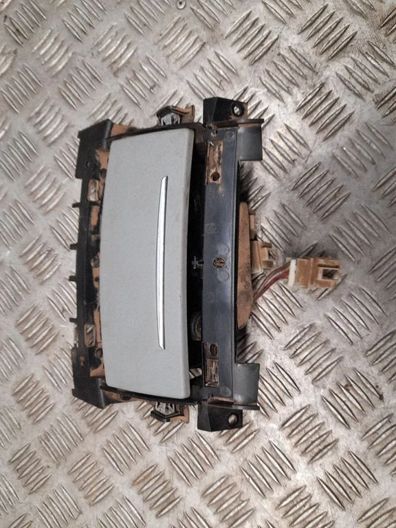 Ashtray (rear) – Audi A8 S8 D4 4H (2010-2016)