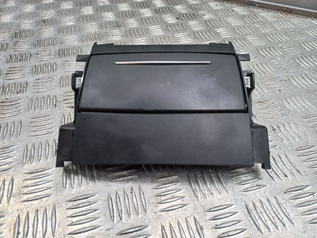 Ashtray (rear) – Audi A8 S8 D4 4H (2010-2016)