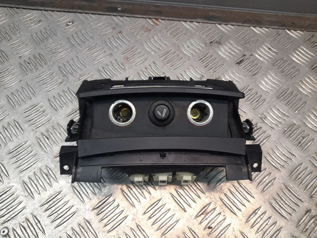 Ashtray (rear) – Audi A8 S8 D4 4H (2010-2016)