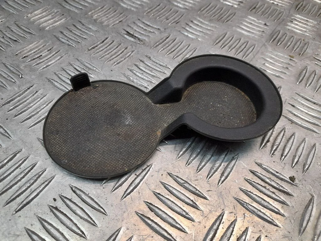 Krūžu turētāja gumijas paliktnis 8R0862533