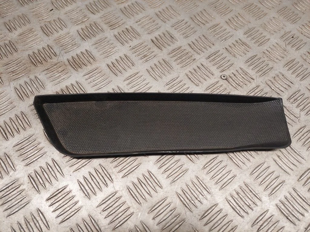 Konsoles nodalījuma/plauktiņa paliktnis A1667270194