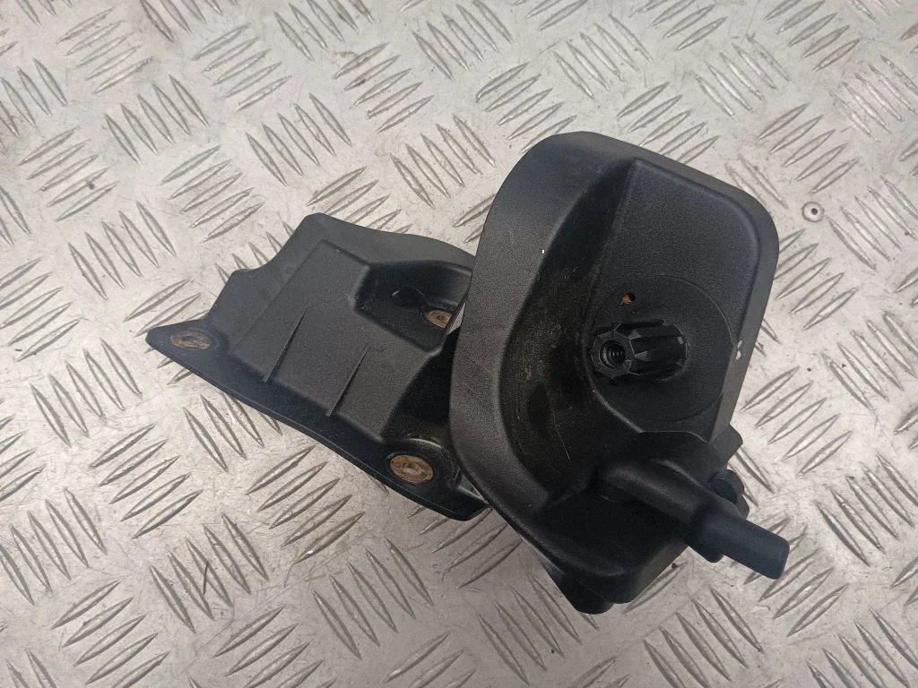 Keskkonsooli külje viimistlus (tagumine) A2316900134