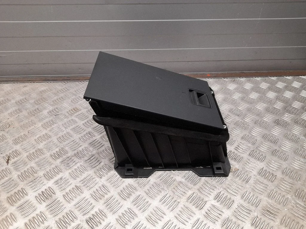 Cimdu nodalījuma starpsiena – Audi A8 S8 D4 4H (2010-2016)