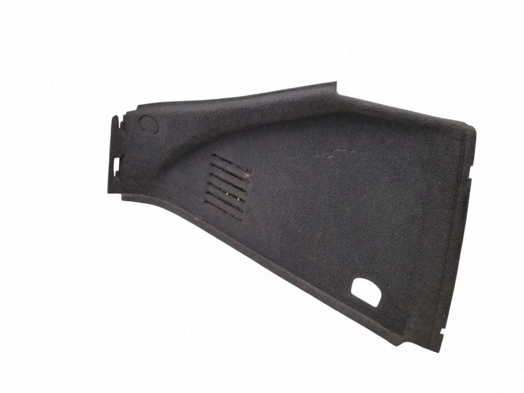 Boczny panel tapicerki bagażnika 8J8863879A
