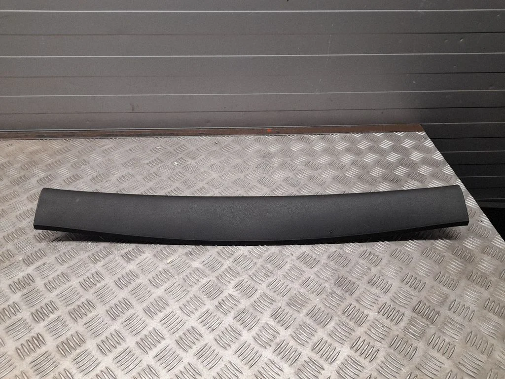 Augšējā apdare (pie loga) – Porsche Cayenne (92A) (2010-2017)