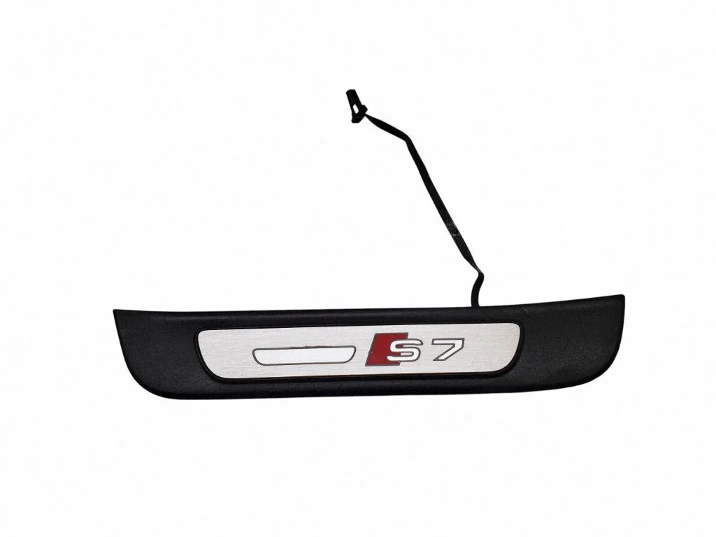 Aizmugurējā sliekšņa apdare (iekšējā) 4G8947423D