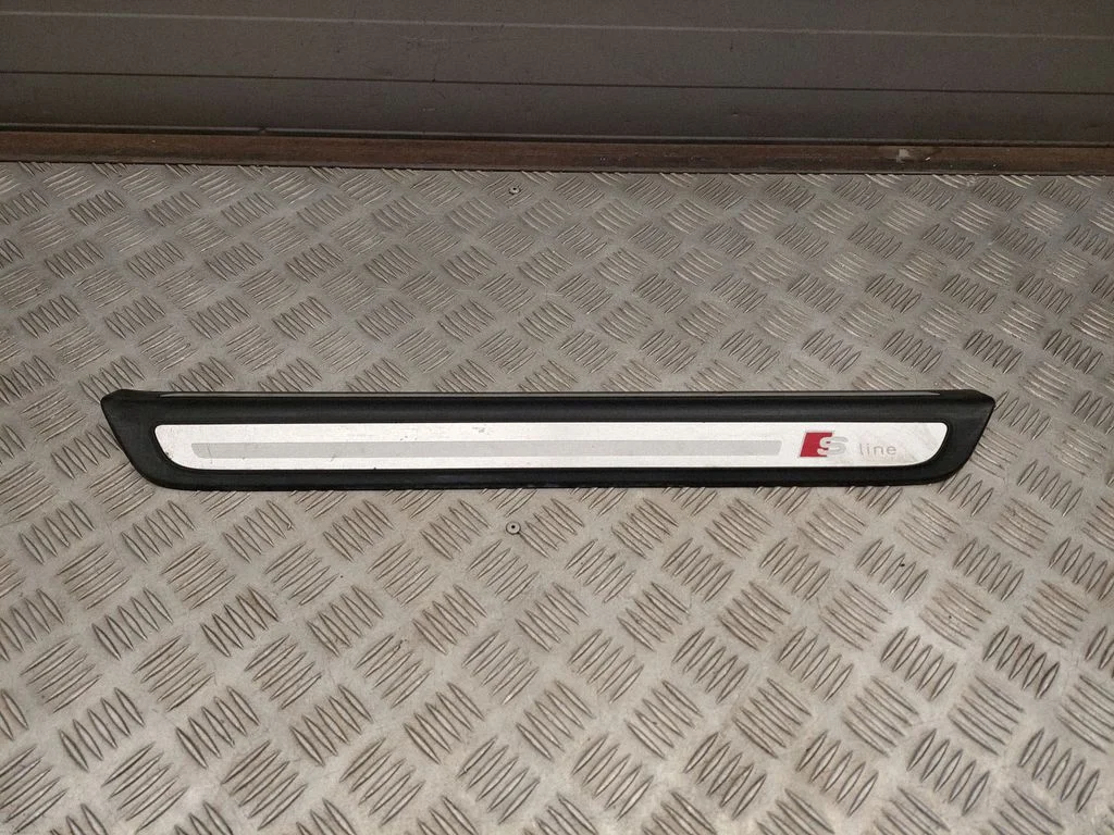 Priekšējā sliekšņa apdare (ārējā) 8R0853373F