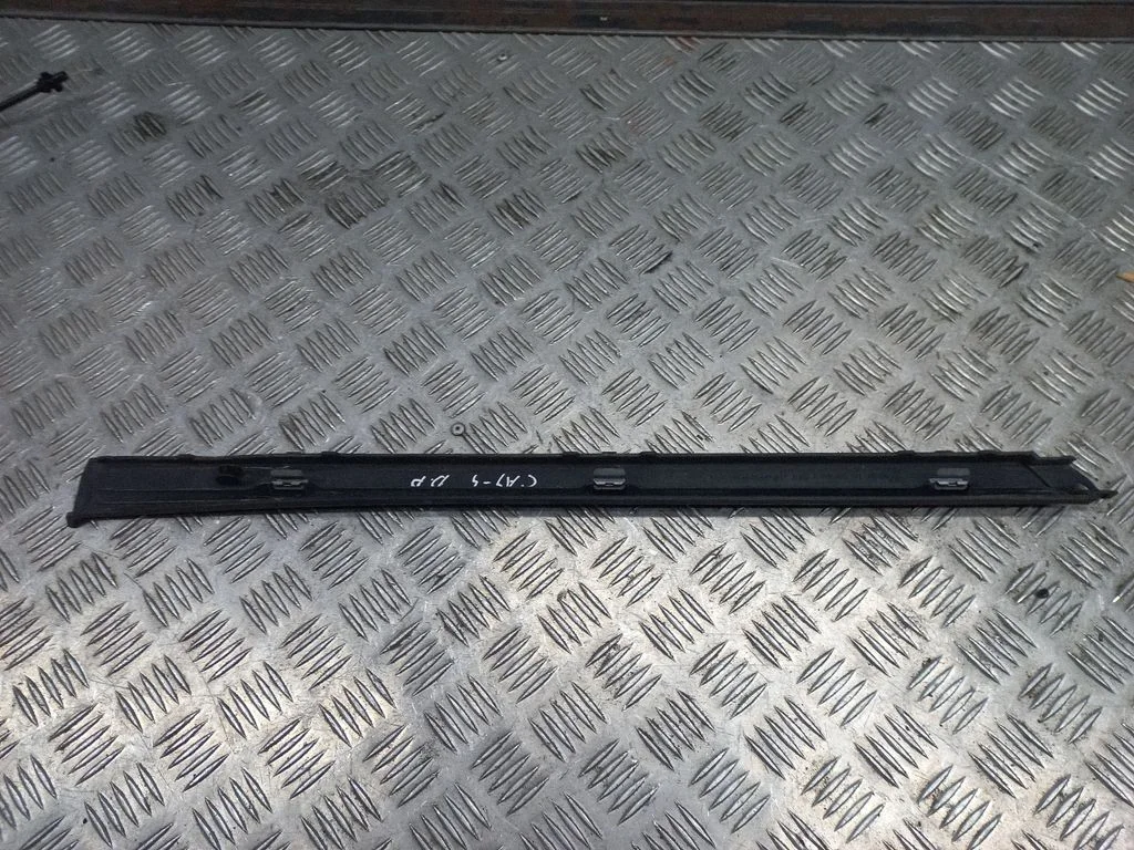 Priekšējā sliekšņa apdare (ārējā) 7P5853540
