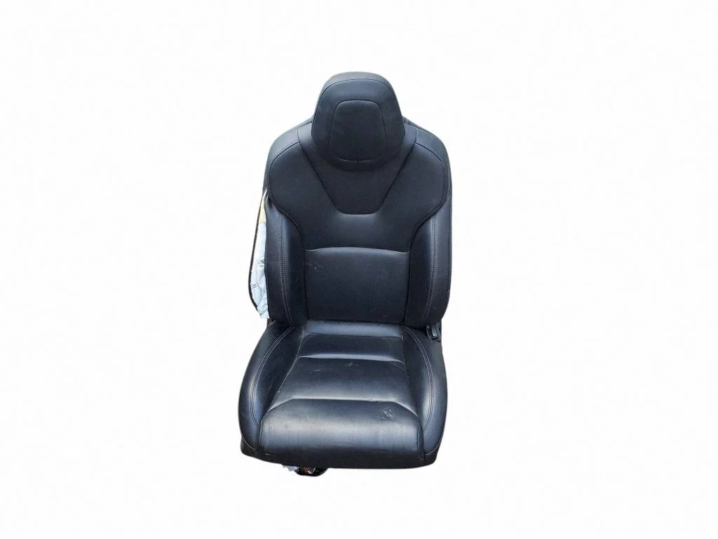 Eesmine kõrvalistuja iste – Tesla Model X (2015-)