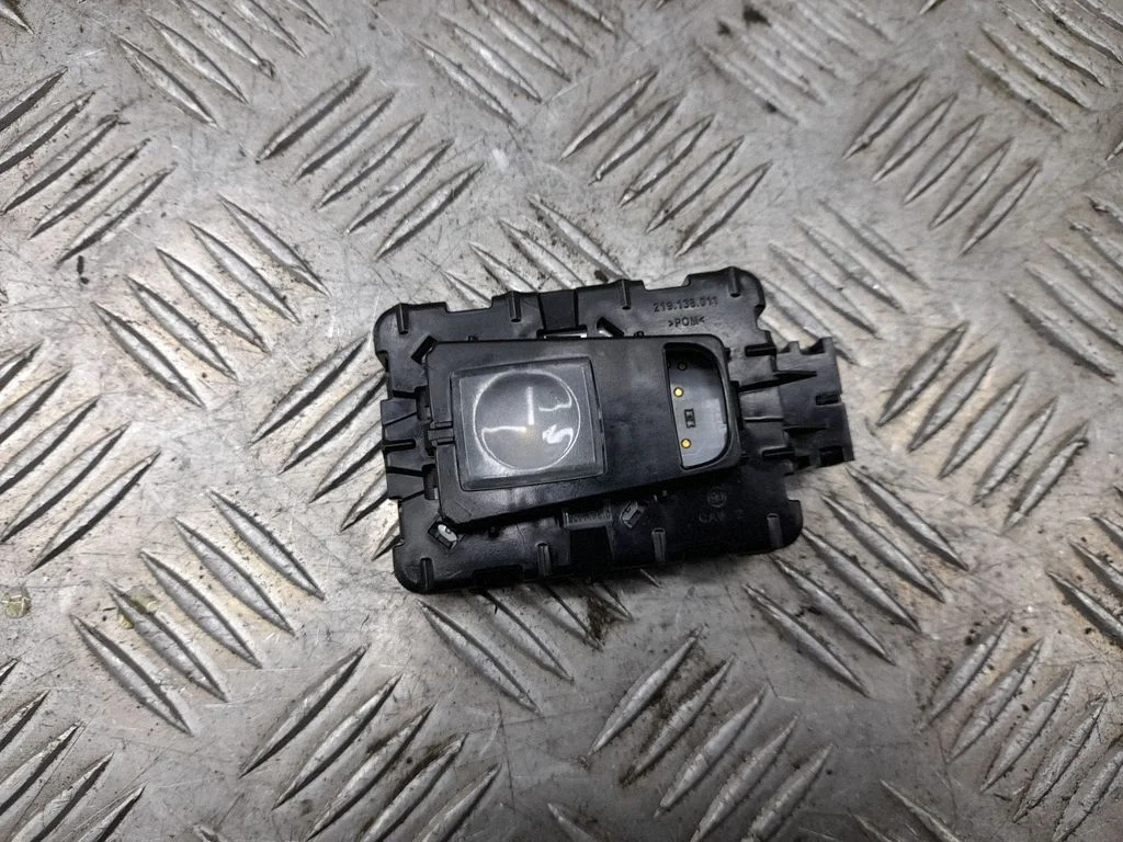 Interior lighting switch – Chrysler Pacifica (2017-)