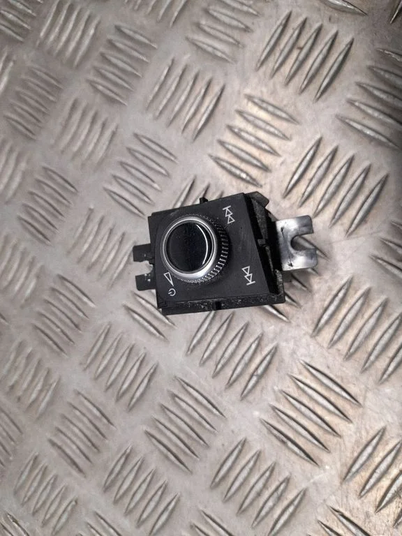Regulator głośności – Audi A4 S4 B9 (2015-2019)
