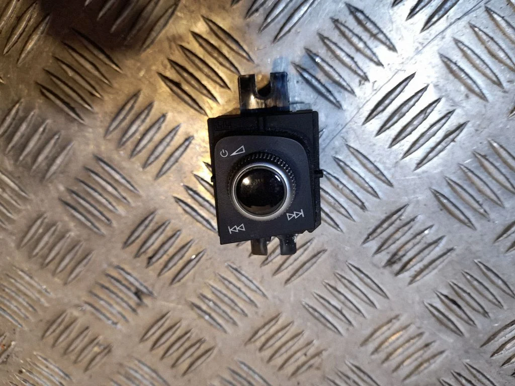 Regulator głośności – Audi A4 S4 B9 (2015-2019)