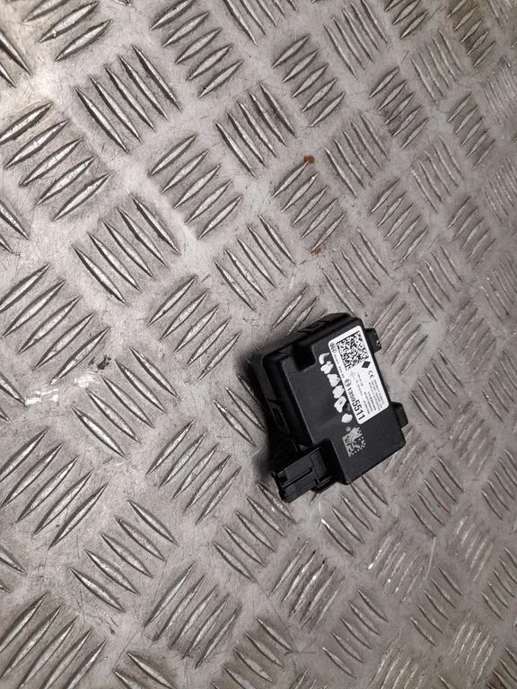 Centrālās slēgšanas vadības bloks 13595511