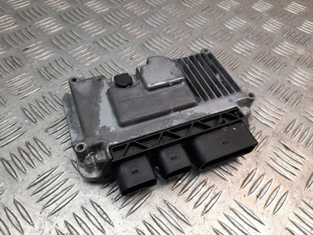 Roolivõimendi juhtplokk – Audi A8 S8 D4 4H (2010-2016)