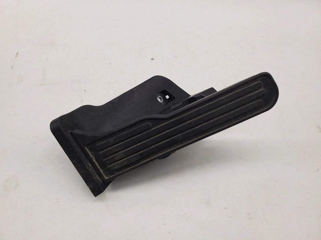 Accelerator throttle pedal 23390863