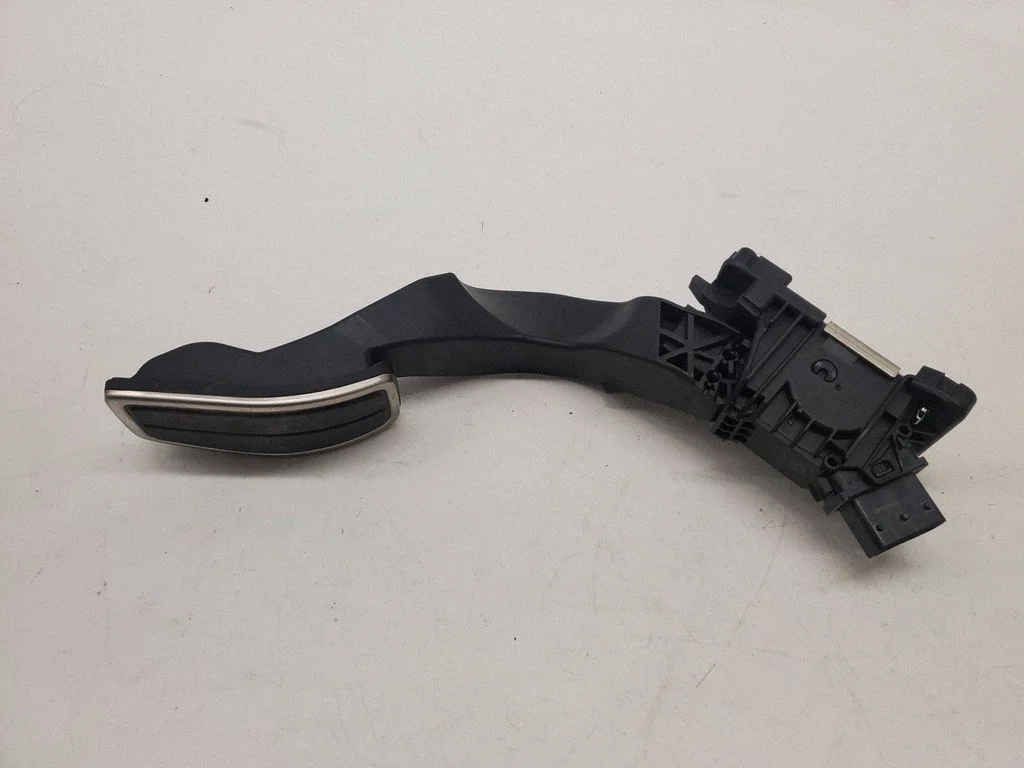Accelerator throttle pedal 68476471AC