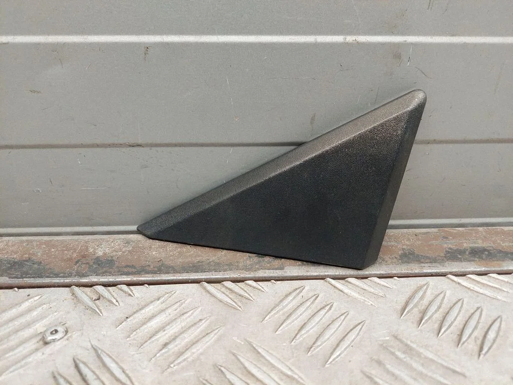 Spoguļa plastmasas apdare (kupejai) 84122629