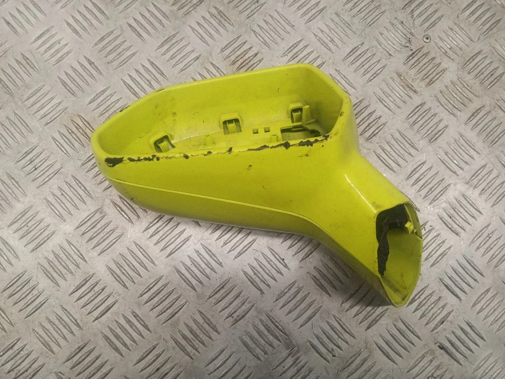 Spoguļa plastmasas apdare (kupejai)