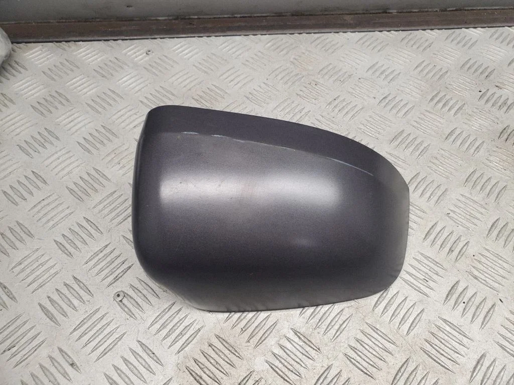 Spoguļa plastmasas apdare 20040016
