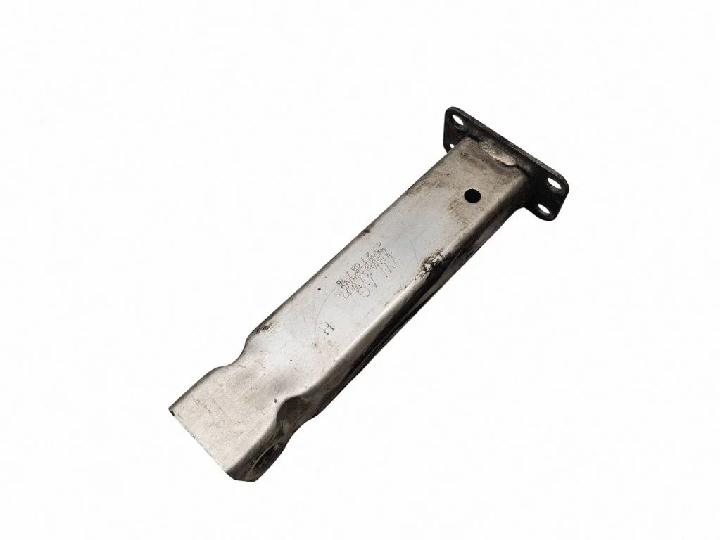 Radiatoru paneļa kronšteins 40M802037