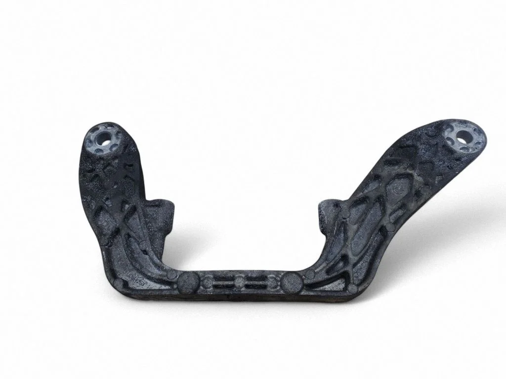 Aizmugurējā reduktora kronšteins M0014250