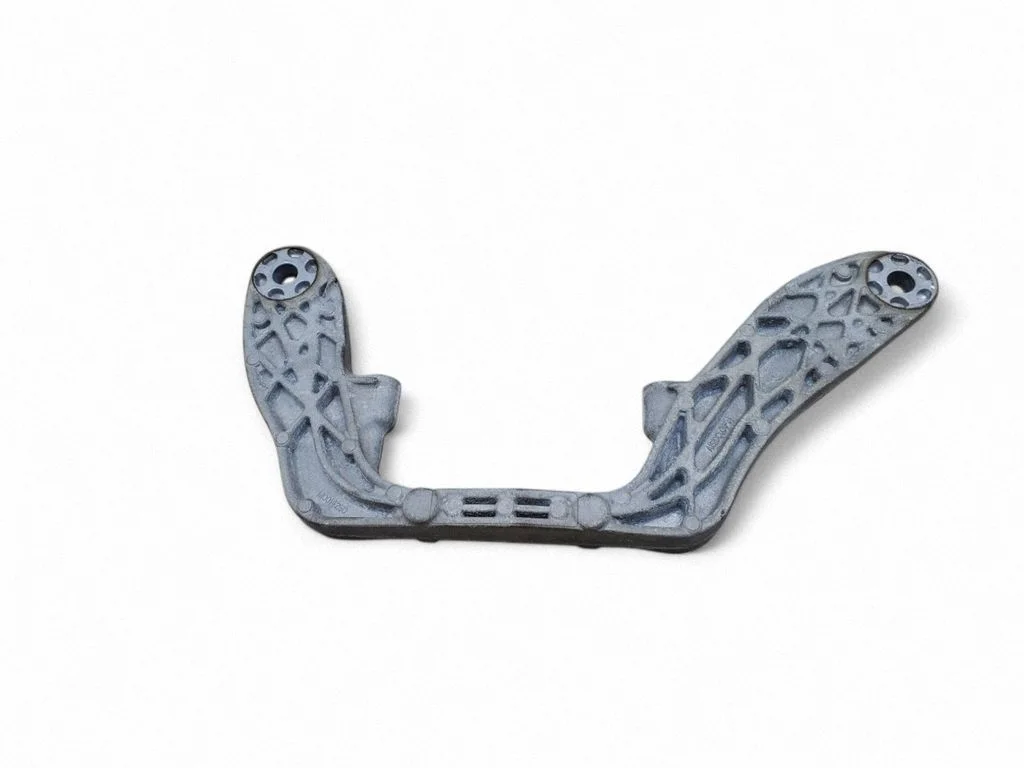 Aizmugurējā reduktora kronšteins M0014250