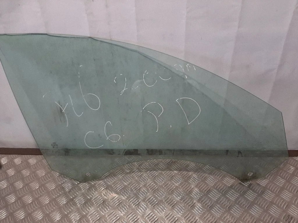 Galvenais priekšējo durvju stikls (divdurvju)