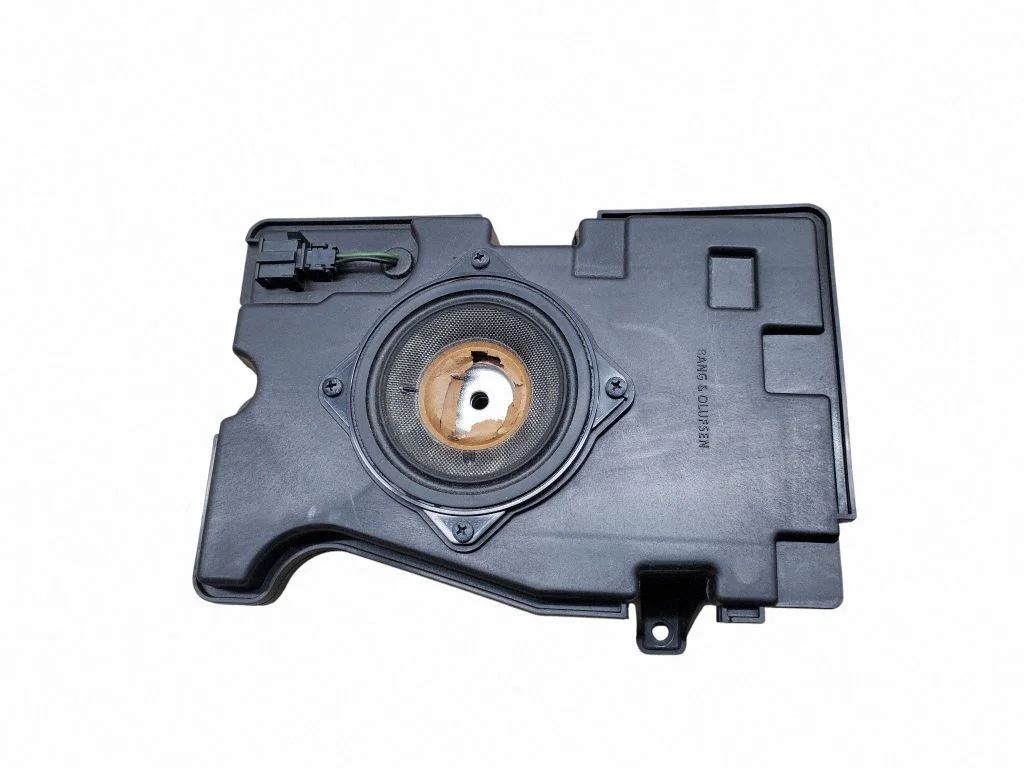 Skaļrunis (-ņi) aizmugurējā plauktā 4G5035307