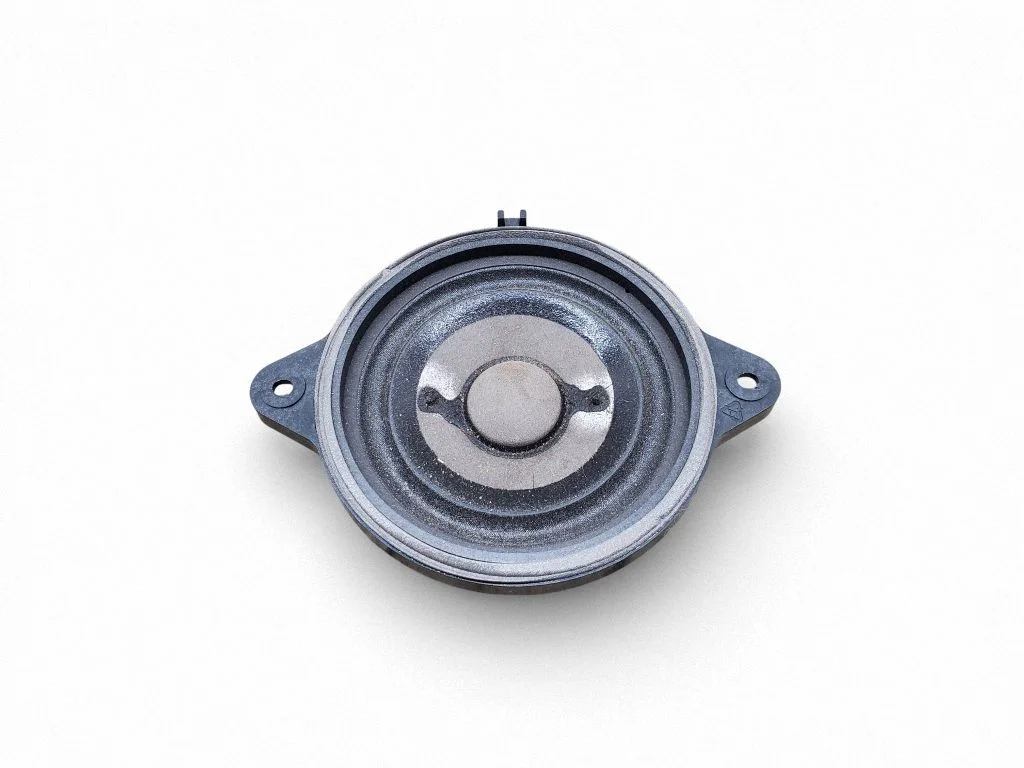 Skaļrunis (-ņi) aizmugurējā plauktā 4G5035402