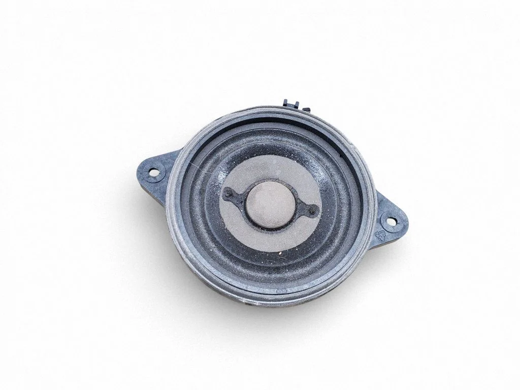 Skaļrunis (-ņi) aizmugurējā plauktā 4G5035402